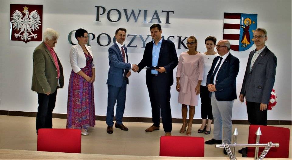 Podpisano umowę na rozbudowę drogi powiatowej na odcinku przez Parczówek i Skronina-Sędów