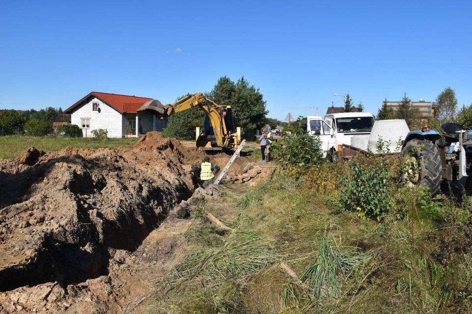 Trwają prace związane z budową sieci kanalizacji sanitarnej w Skroninie i Sędowie