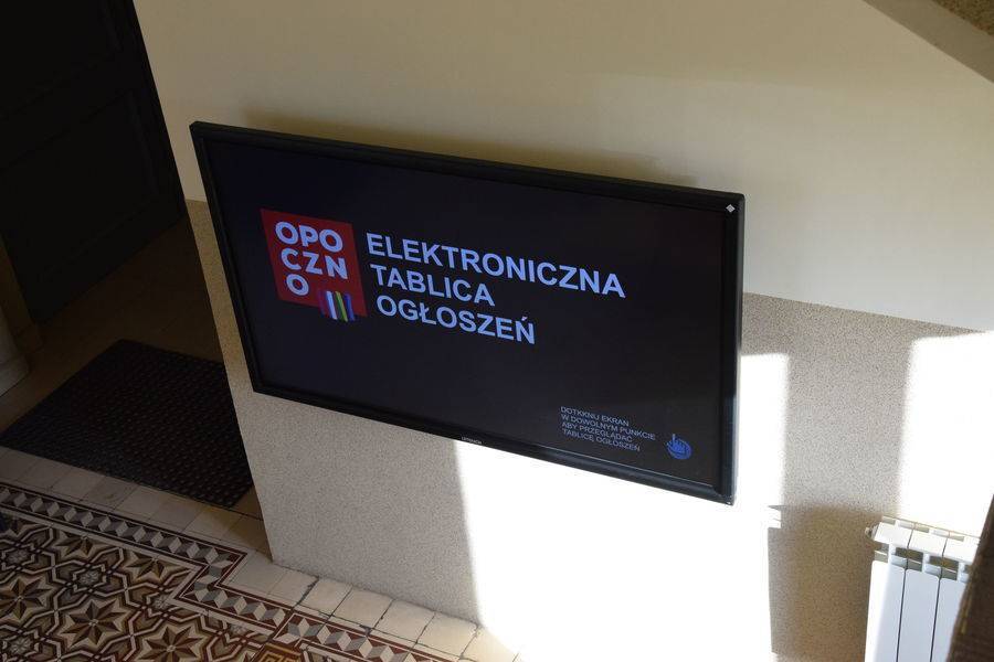 W Urzędzie Miejskim w Opocznie zainstalowano elektroniczną tablicę ogłoszeń