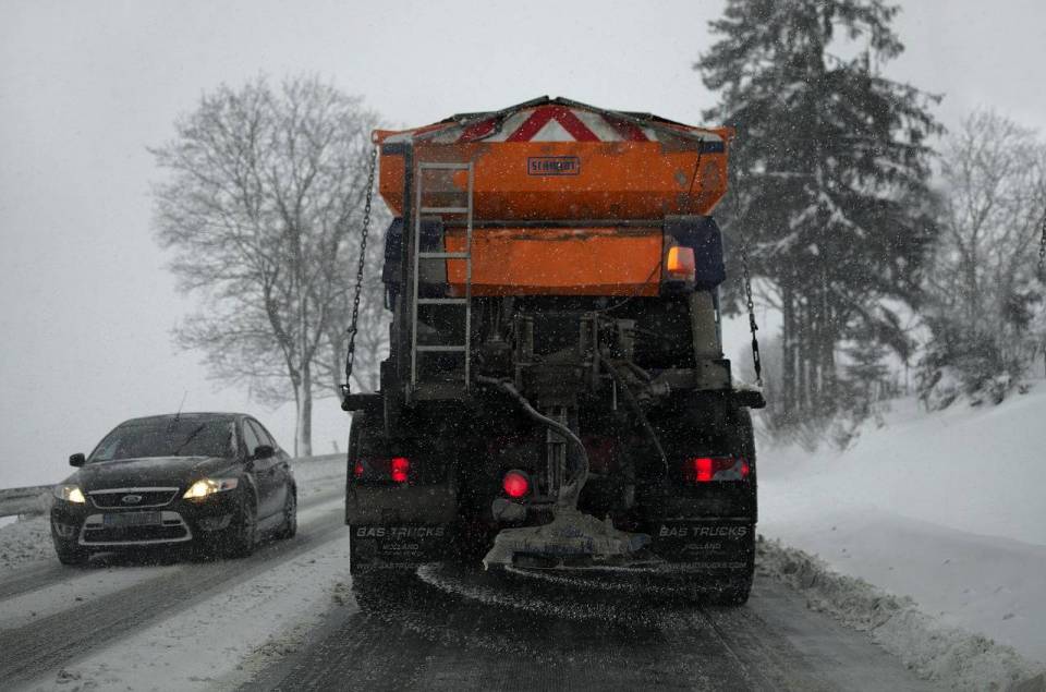 Łódzkie: Koszmarne warunki na drogach. IMGW ostrzega kierowców i wydaje ostrzeżenia