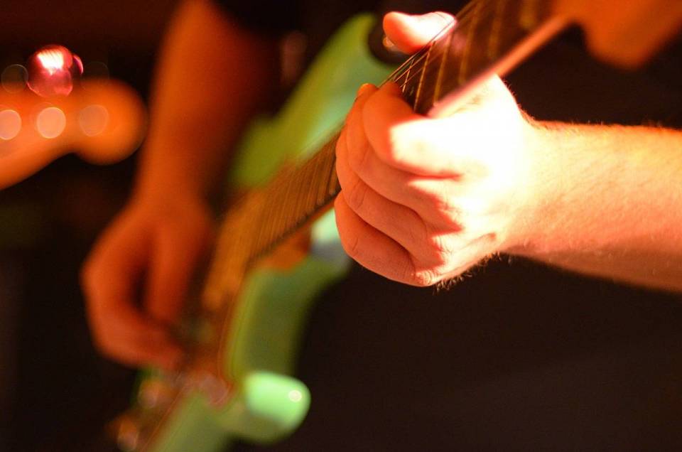 electric-guitar-566096_1280