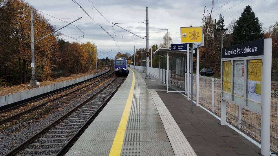 csm_Przystanek_Zakowice_Poludniowe__pociag__peron__tory_fot._Rafal_Wilgusiak_PLK_SA_6bf172b625