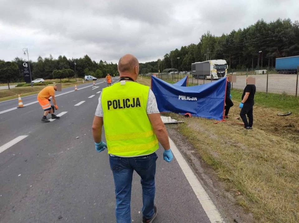 Tragiczny wypadek w gminie Żarnów. Nie żyją dwie osoby podróżujące motorowerem